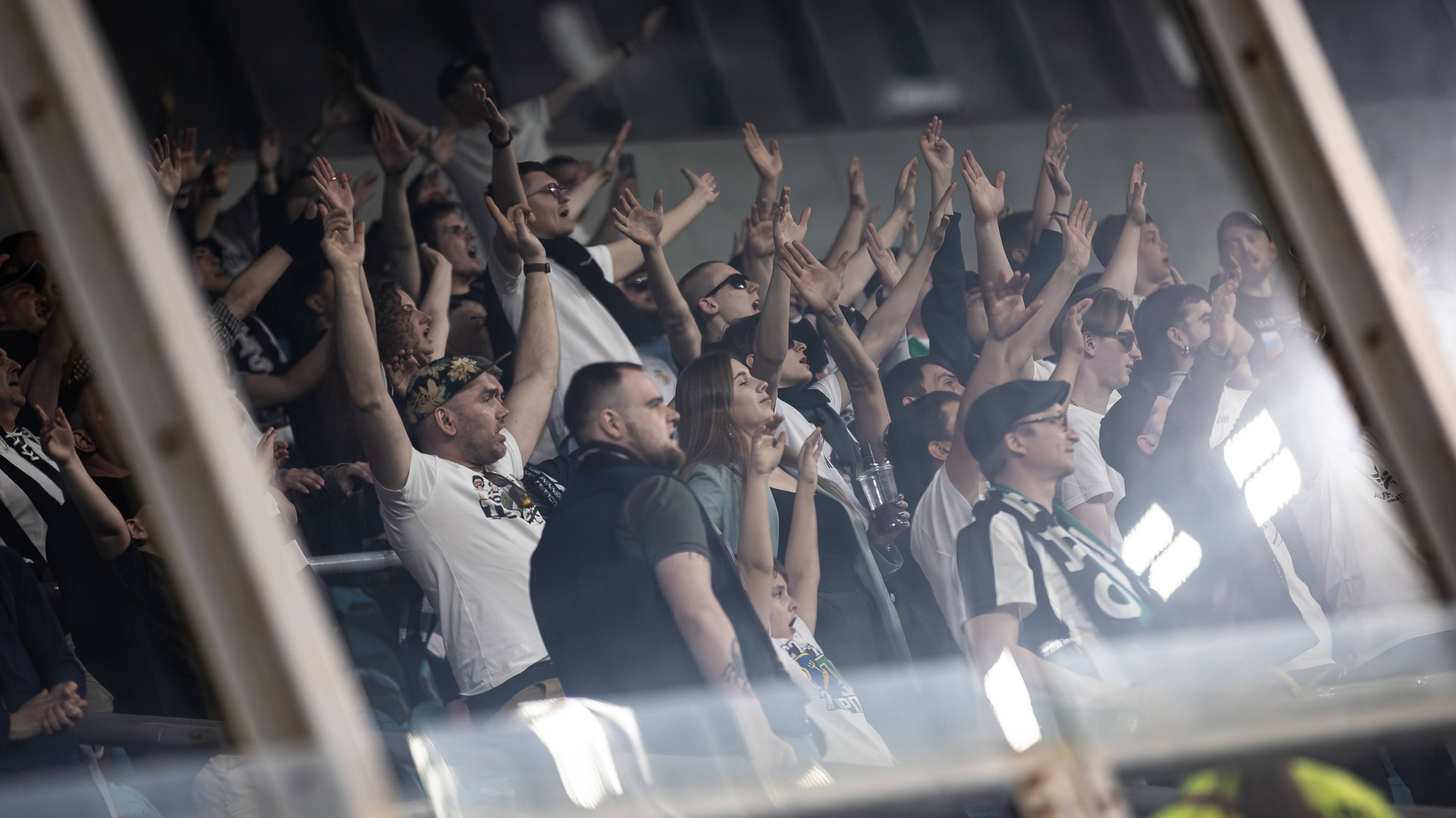 Болельщики футбольного клуба Торпедо. Фанатская трибуна