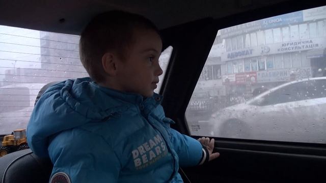 Песенка про машинку которая везёт молоко / Ребёнок 2,9 поёт песенку