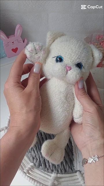 Котёнок в наличии смотреть онлайн