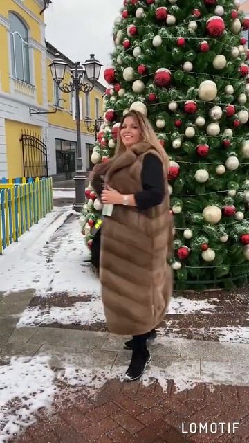 Жилет норковый, мех канадский, цвет палевый натуральный, английский воротник