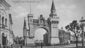 Воссоздание Триумфальной арки на улице Советской (бывшей Московской) в Нижнем Новгороде // Май 2025