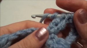 пучок из пяти столбиков с двумя накидами из одной петли