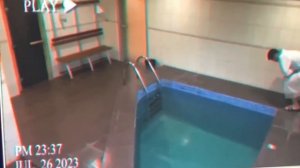 ФРОЛ ИЗ 2DROTS НАСРАЛ В БАССЕЙН 💩😂