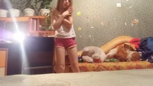 Танец    под   песню     океаноми    стали( сама    придумал?