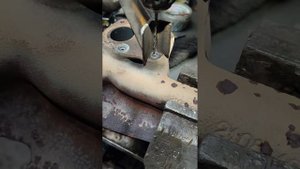 как облегчить высверливание шпилек выпускного коллек