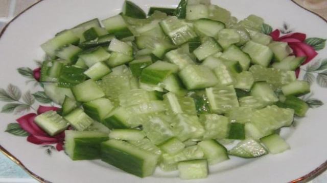 Салат с маринованными помидорами