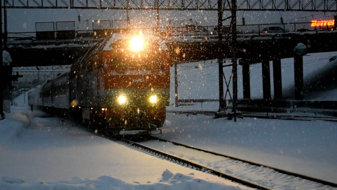 Тепловоз ТЭП70БС-258 с поездом "Восток".