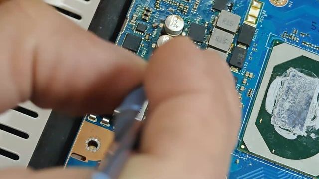 Acer Nitro 5 AN515-55-50LX спалили процессор в ходе "ремонта" Заме? смотреть онлайн