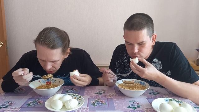 Заруба. Съели много варенных яиц и лапшу биг бон. смотреть онлайн