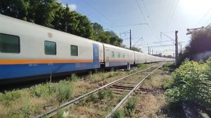Горловина станции Алматы II. Длинный скорый поезд на Астану.