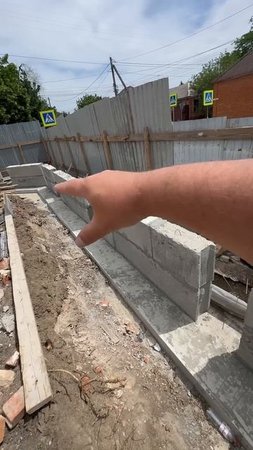 Фундамент для кирпичного забора  #shorts #стройка #baustelle #дом #russlanddeutsche #забор #немцы