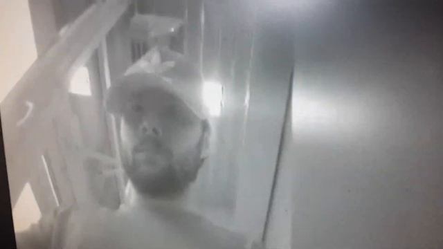 Мошенник снимает деньги смотреть онлайн