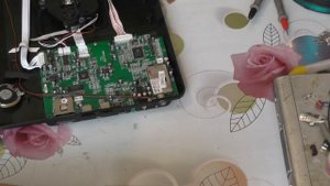 Китайский портативный телевизор с DVD плеером, не работает..