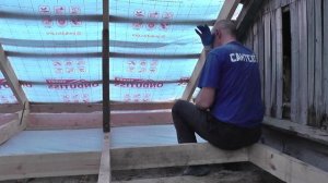 Один растягиваю плёнку. Строительство пристройки к дому 57 серия