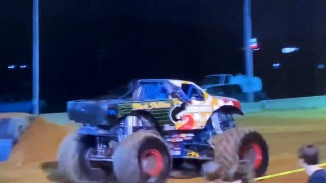 RC монстр траки ￼ monster truck смотреть онлайн