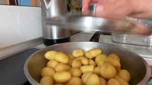 Молодая  картошка. С хрустящей корочкой, мягкая внутри