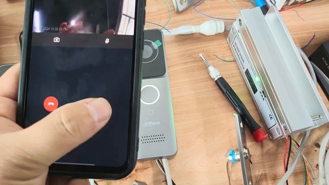 Многоязычный домофон Dahua Wi-Fi на базе Android VTO2311R-WP с VTH2621G-W смотреть онлайн