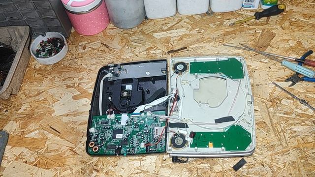 В РАЗБОР ! КАССОВЫЙ АППАРАТ И ПОРТАТИВНЫЙ DVD ПРОИГРЫВА? смотреть онлайн