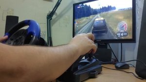 Игровой руль с коробкой передач и ручников в DIRT в 2025