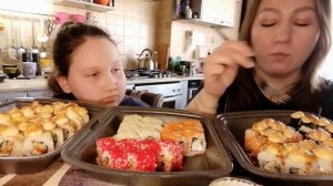 МУКБАНГ/СУШИ И РОЛЛЫ🍣БОЛЬШОЙ СЕТ😋ОБЖОР С ДАШЕЙ!