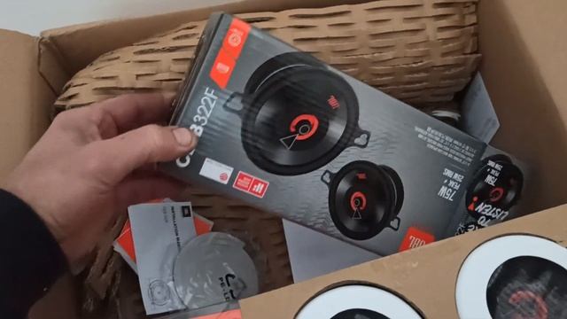 Audi Q7 замена штатных динамиков на JBL смотреть онлайн