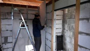 Баня из Блока Приобретает Вид / Монтаж Защитного Экран