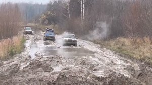 Месим грязь..разулся..