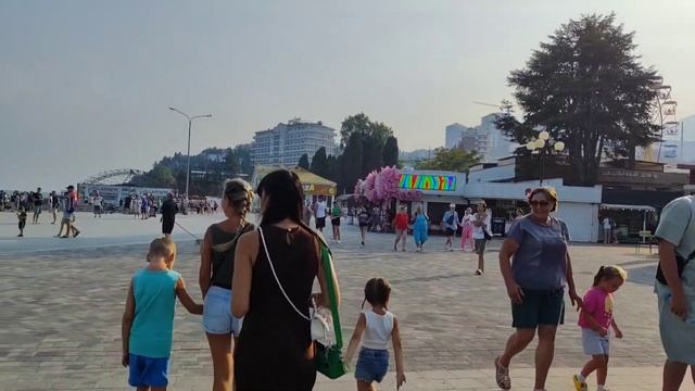 ОПАСНЫЙ ОТДЫХ в Крыму. Накрыло волной. Пляжи Алушты см?