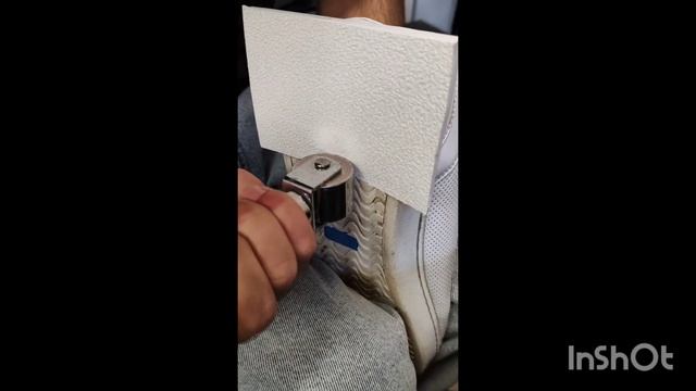 Банальный но популярный вид ремонта две пары кроссов?