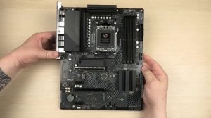 Розпаковка ASRock B650 PG Lightning