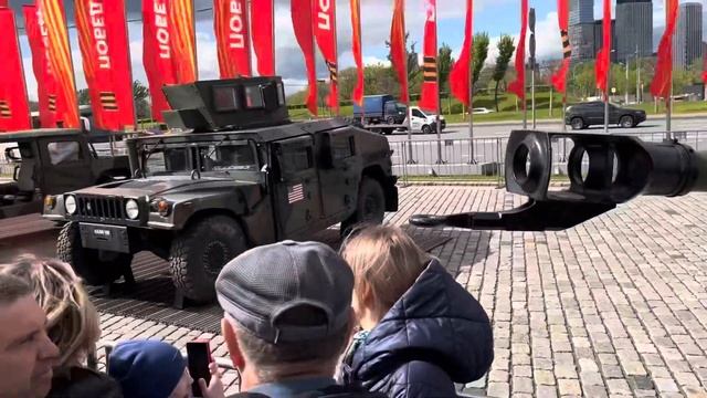 Трофеи России. Выставка подбитой техники врагов. смотреть онлайн