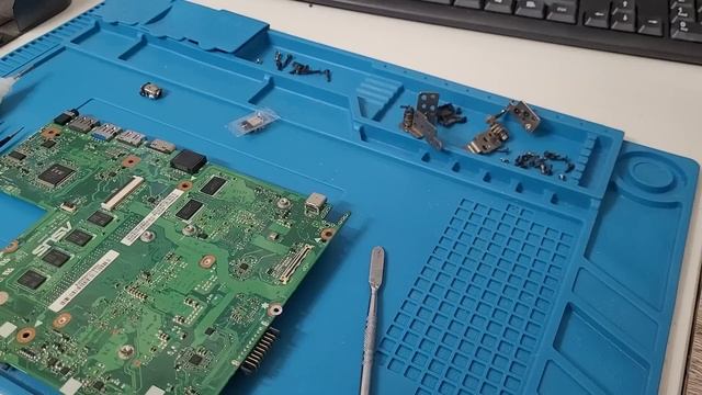 Купил ноутбук за 3000 рублей и пересобрал его смотреть онлайн