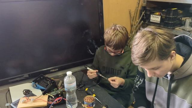 Светодосточка чехол для телефона аккумулятор для дро? смотреть онлайн