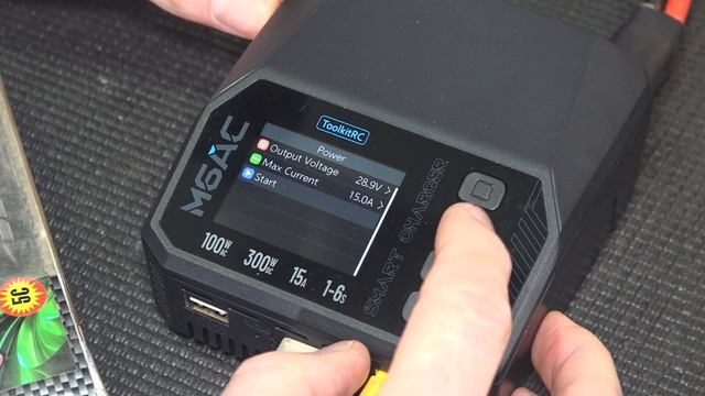 Новая зарядка ToolkitRC M6AC ... 15А, 300W и AC/DC смотреть онлайн