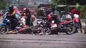 Идиоты На Железной Дороге! Страшные Ошибки Попавшие Н?