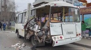 В Кургане автобус врезался в остановку «Дельфин»пострадали четыре человека