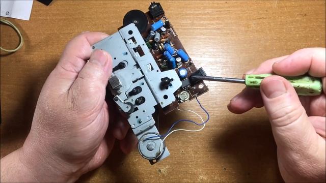 Несложный ремонт древнего кассетного плеера Japona. смотреть онлайн