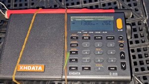 Сравнение: XHDATA D-808 и Degen 1103. Радио Польши на 1386 кгц.