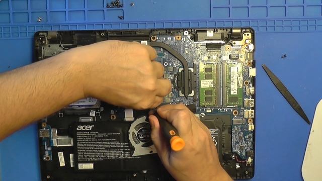 Обслуговування ноутбука Acer TravelMate P215 52 смотреть онлайн