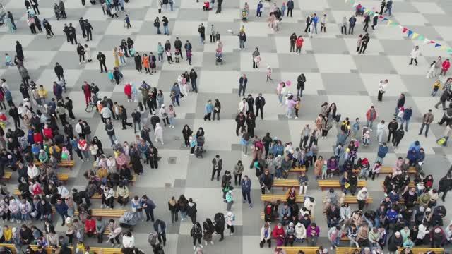 В ЦЕНТРЕ ВНИМАНИЯ 06 04 2023 ОТКРЫТИЕ ФЕСТИВАЛЯ ТЮЛЬПАНОВ