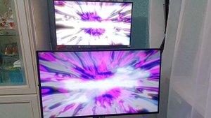 Старенький QHD монитор на TN VS  OLED KTC G27P6 (снизу)