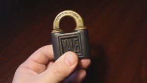 Старинный замок Yale "Трилистник"