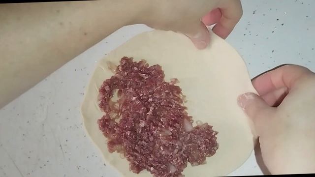 ЧЕБУРЕКИ КОТОРЫЕ ПРОДАЮТСЯ ПО 3000 ТЫСЯЧИ В ДЕНЬ... смотреть онлайн