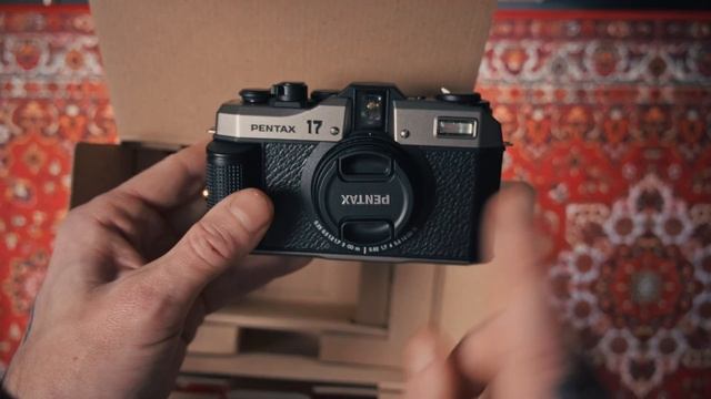 Розпаковка нових напівкадрових плівкових камер. Pentax 17 смотреть онлайн