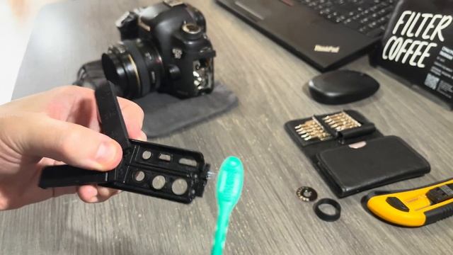 Меняем заглушки разъемов Canon 5D Mark III смотреть онлайн