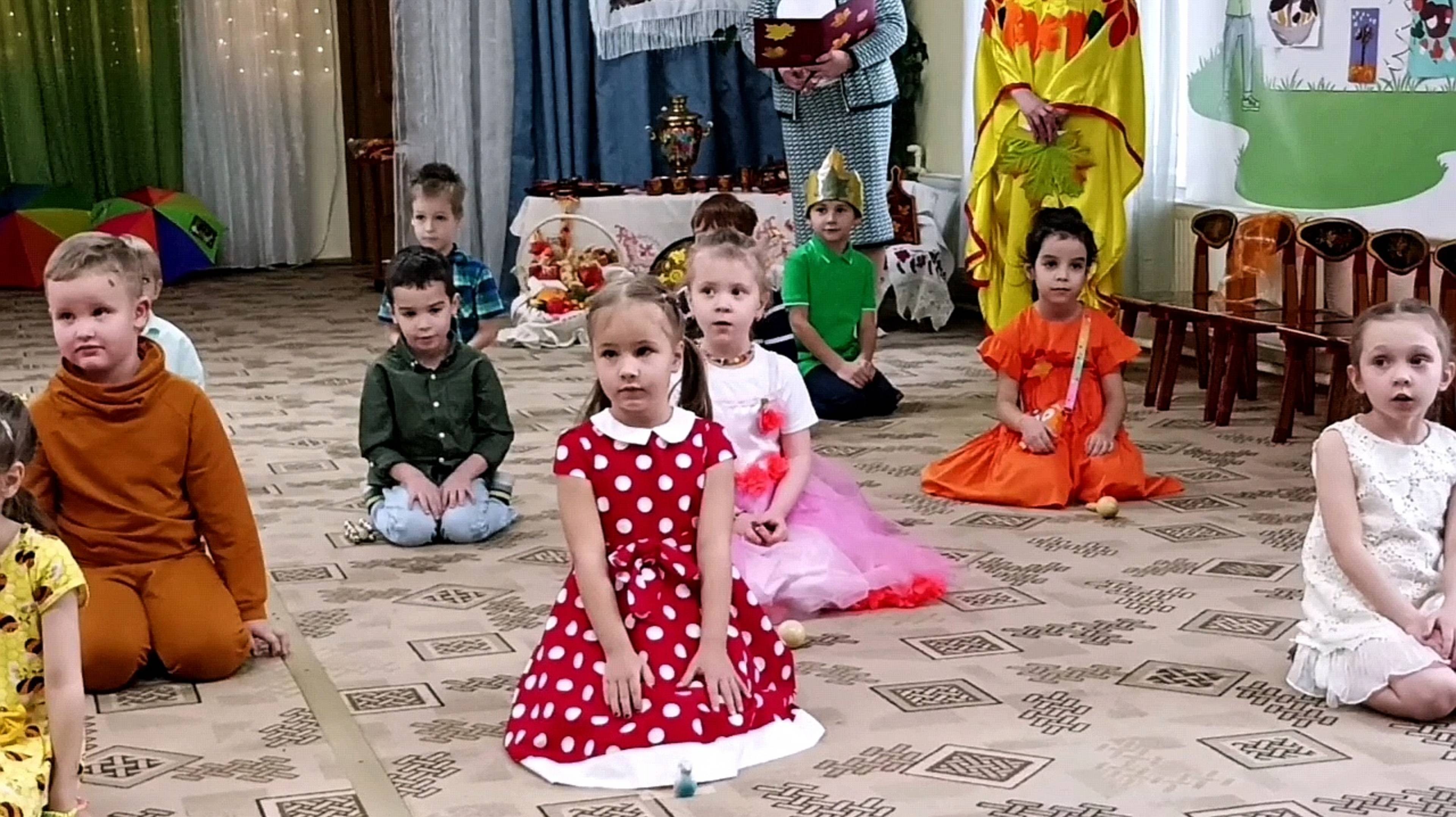 Выступление в детском саду. Песенка и стихи от детишек