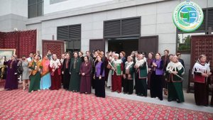 Туркменистанцы отметили Праздник туркменского ковра