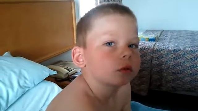 Ребёнок по имени Коля пробует сказать слово Радио смотреть онлайн