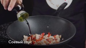 Соба с курицей, вешенками и зеленым луком