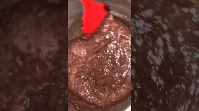 Булочка с шоколадной начинкой смотреть онлайн